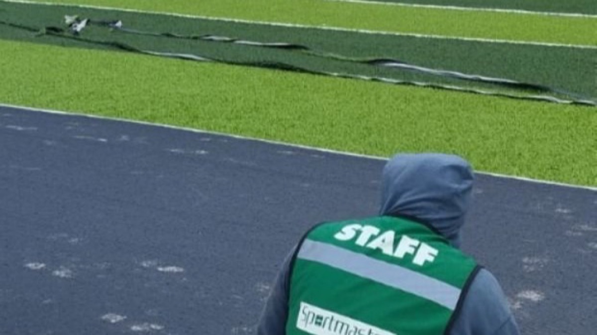 Cancha de fraccionamiento con pasto sintético — proyecto 04