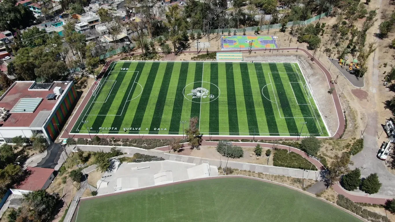 construcción de cancha de futbol 7 en México con pasto sintético