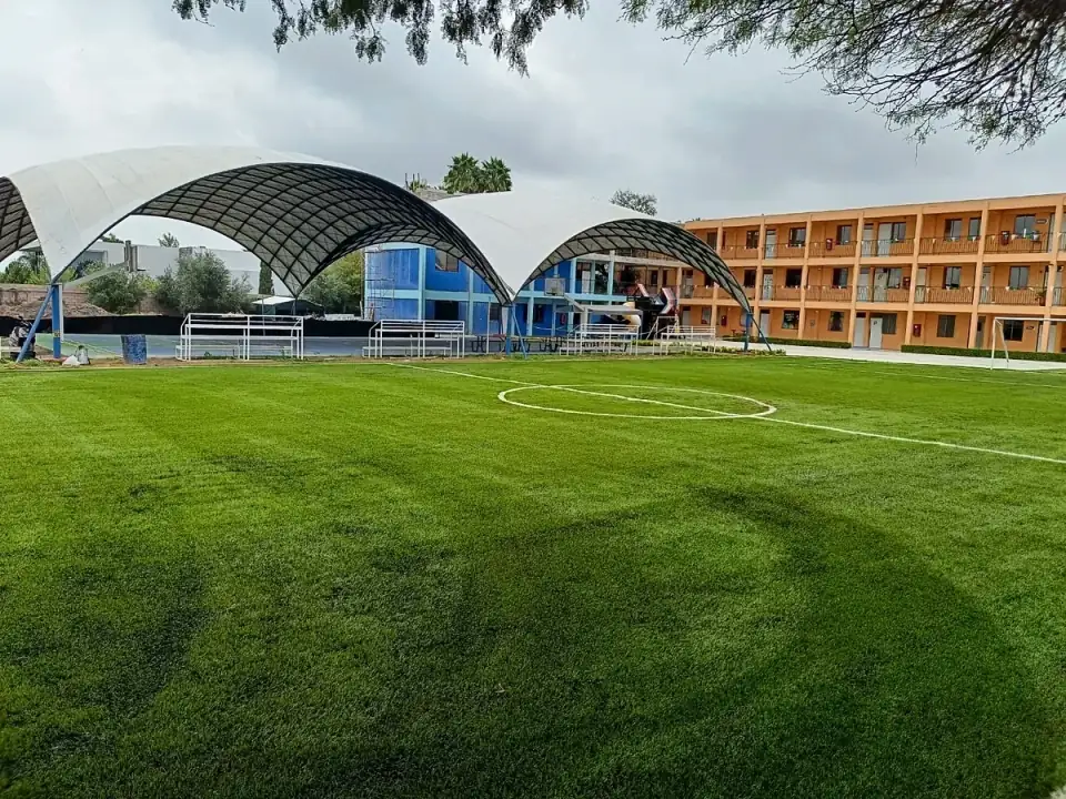 Cancha de fútbol 7 con pasto sintético y techumbre en Matehuala, San Luis Potosí