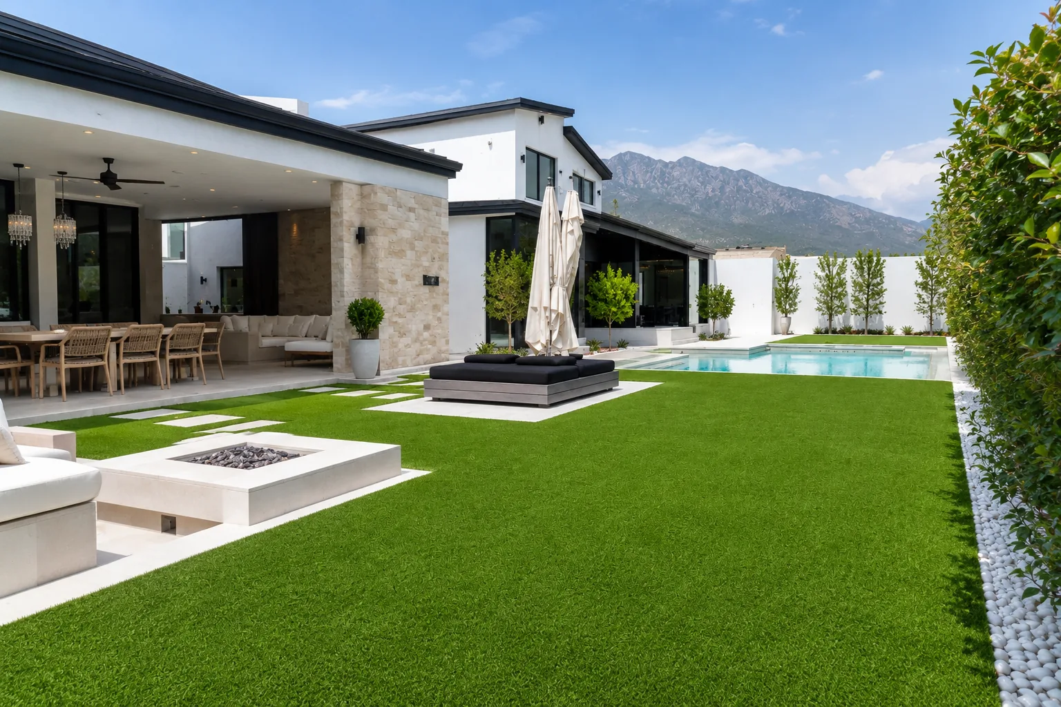 proyecto de pasto sintético para exterior en terraza moderna con alberca · EasyGarden
