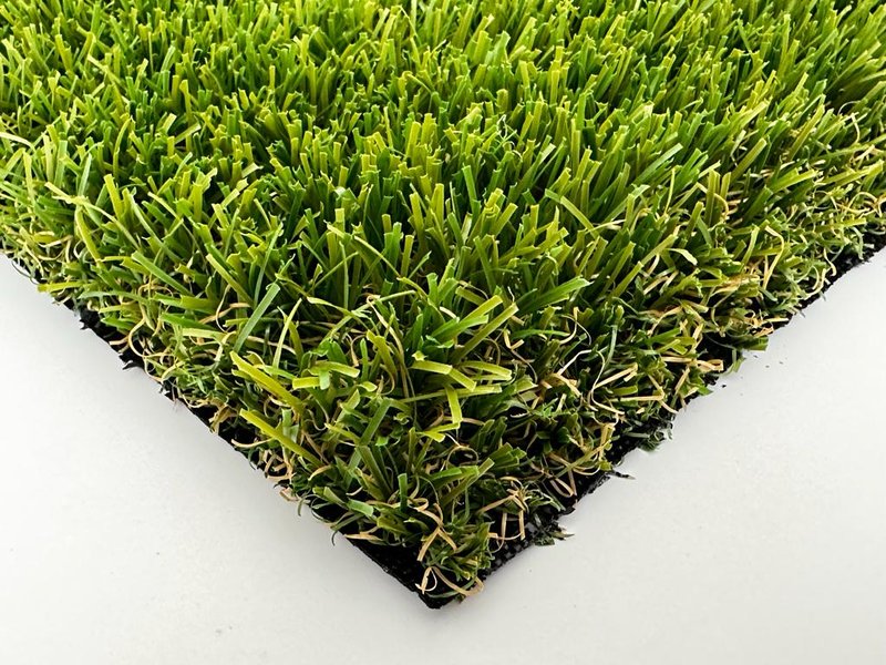 pasto sintético Easy Emerald 40 mm para jardín residencial · EasyGarden