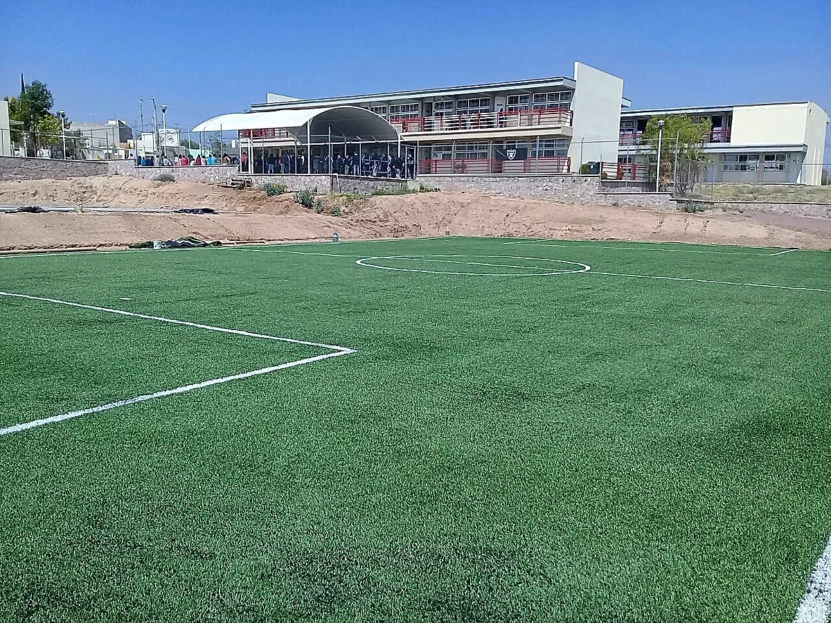 Cancha de fútbol 7 en el Colegio Mano Amiga, Aguascalientes