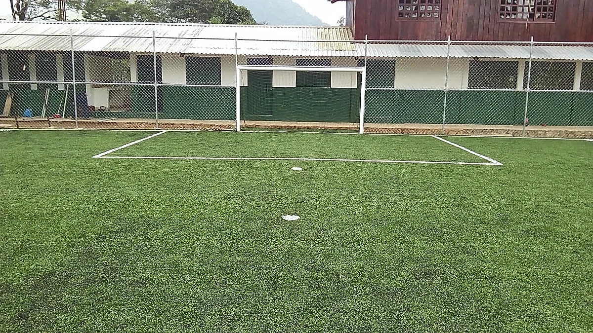 Cancha de fútbol 5 con pasto sintético en Bachillerato 82 del Ejido Canton Sinai, Tapachula