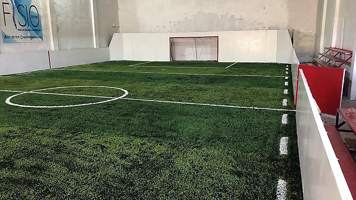 Cancha de fútbol 5 con pasto sintético en Hidalgo del Parral, Chihuahua