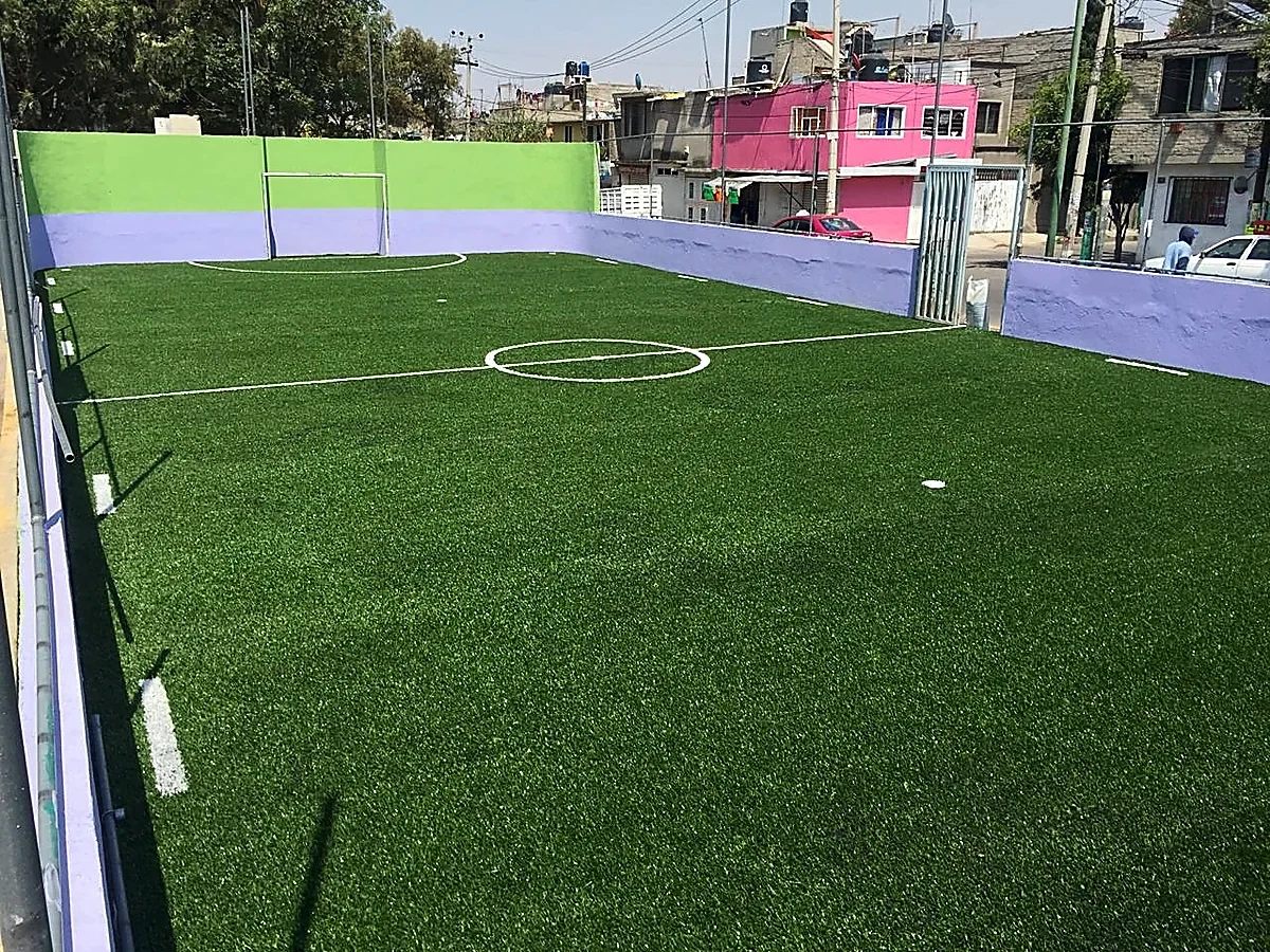 Cancha de fútbol 5 con pasto sintético en Iztapalapa, Ciudad de México