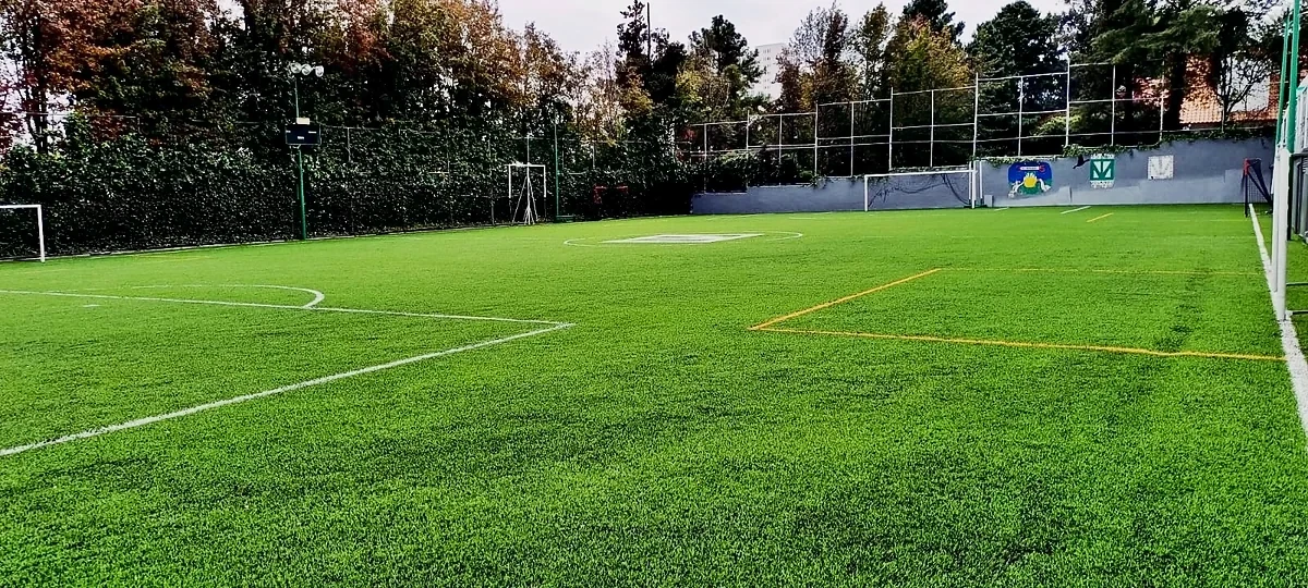 Pasto sintético en CDMX: Cancha de fútbol 7 en el Colegio Tomás Moro, Cuajimalpa