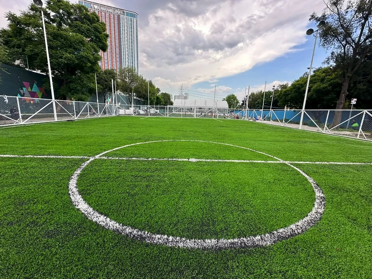Cancha de fútbol 7 con pasto sintético en Deportivo Gran Libertador, Miguel Hidalgo