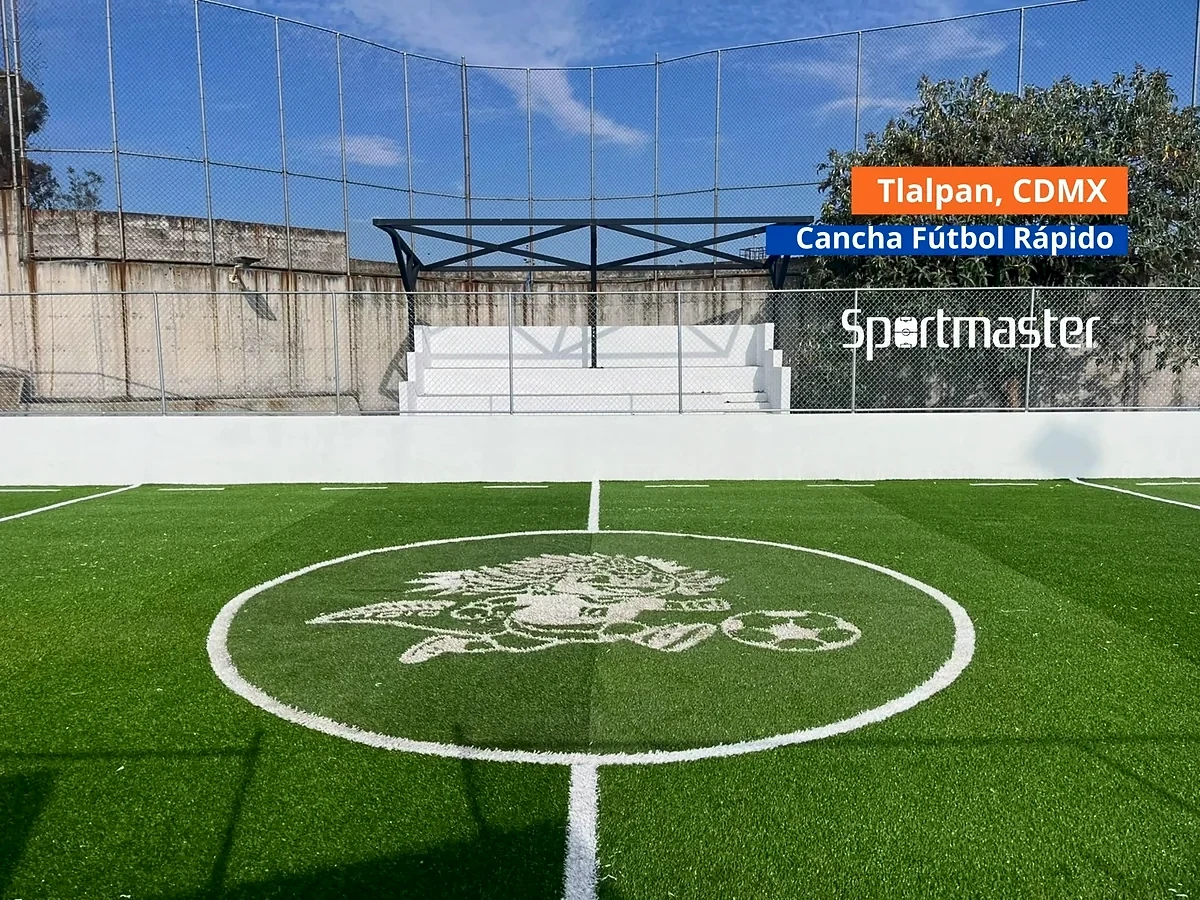 Cancha de fútbol rápido con pasto sintético en Cancha 059, Tlalpan, Ciudad de México: líneas de juego insertadas en el pasto