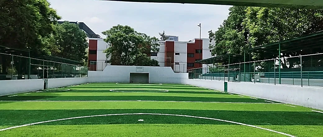 Cancha de fútbol rápido con pasto sintético en Centro Deportivo SEDENA, Miguel Hidalgo, Ciudad de México: otra vista de la cancha