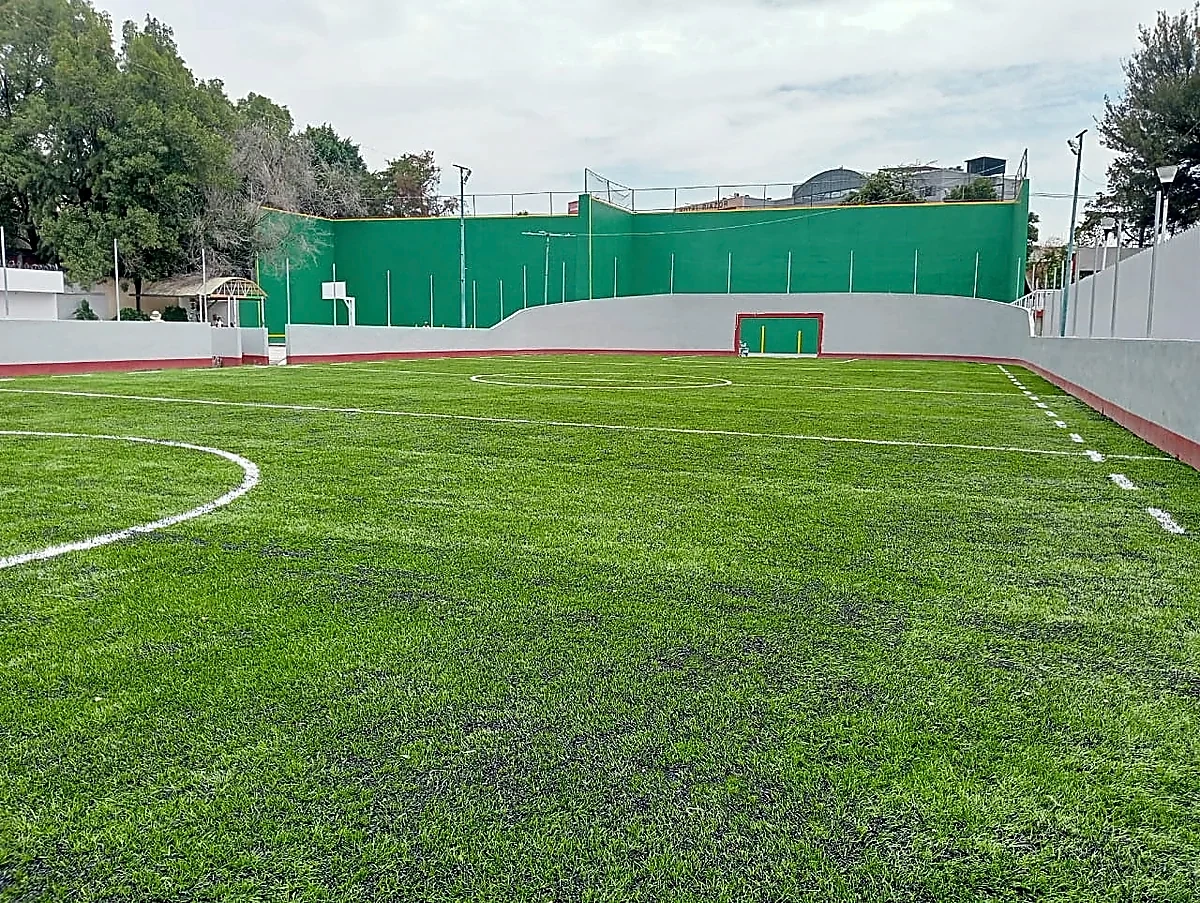 Cancha de fútbol rápido con pasto sintético en Deportivo Coyuya 10, Iztacalco