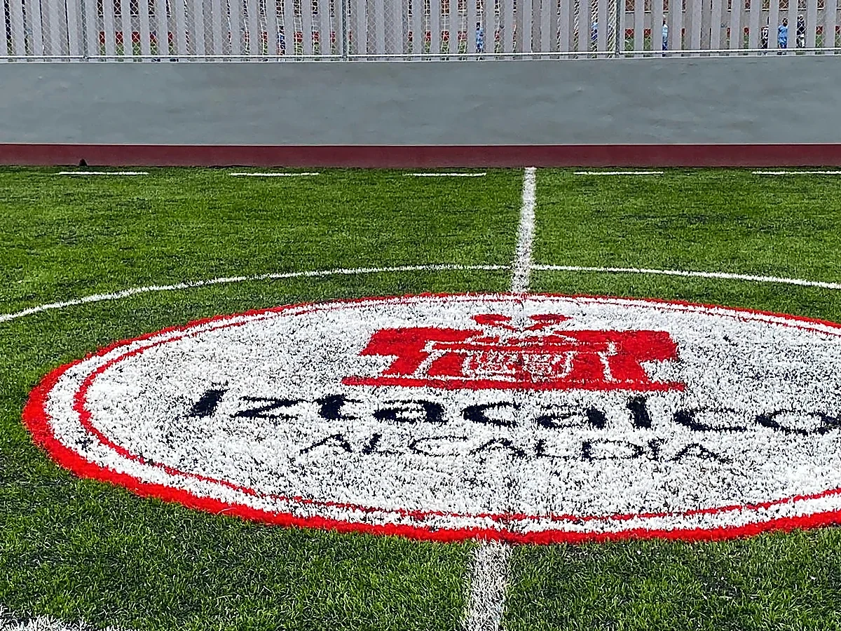 Cancha de fútbol rápido con pasto sintético en Deportivo Coyuya 10, Iztacalco, Ciudad de México: pasto sintético deportivo recién cepillado