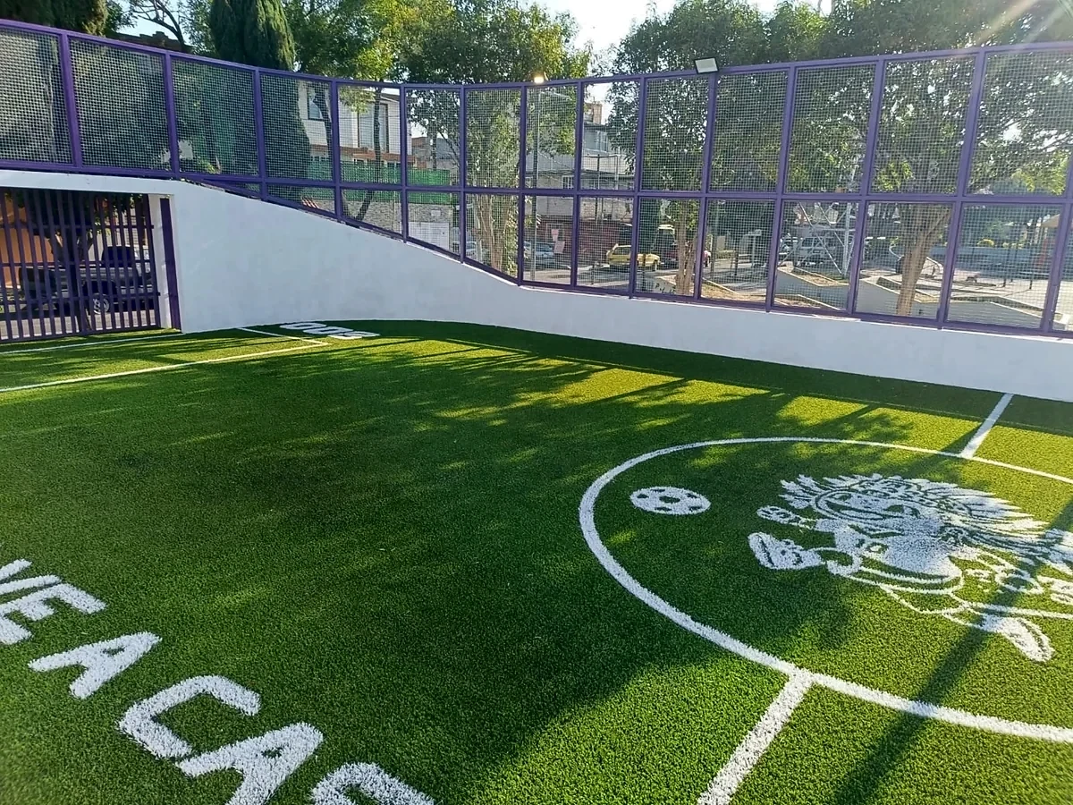 Cancha de fútbol rápido con pasto sintético en Parque Playa Cuyutlán, Iztacalco