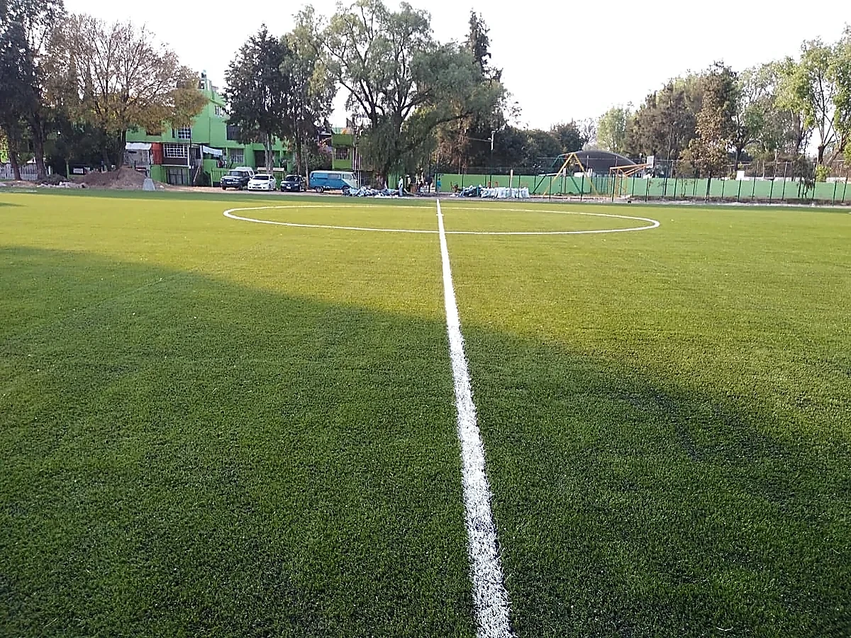 Cancha de fútbol soccer con pasto sintético en Azcapotzalco, Ciudad de México