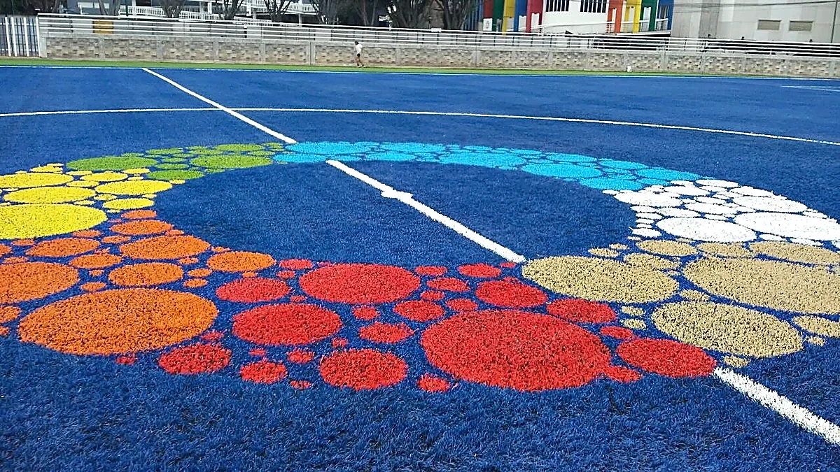 Cancha de fútbol soccer con pasto sintético en Deportivo Benito Juárez, Ciudad de México, Ciudad de México: pasto sintético deportivo recién cepillado