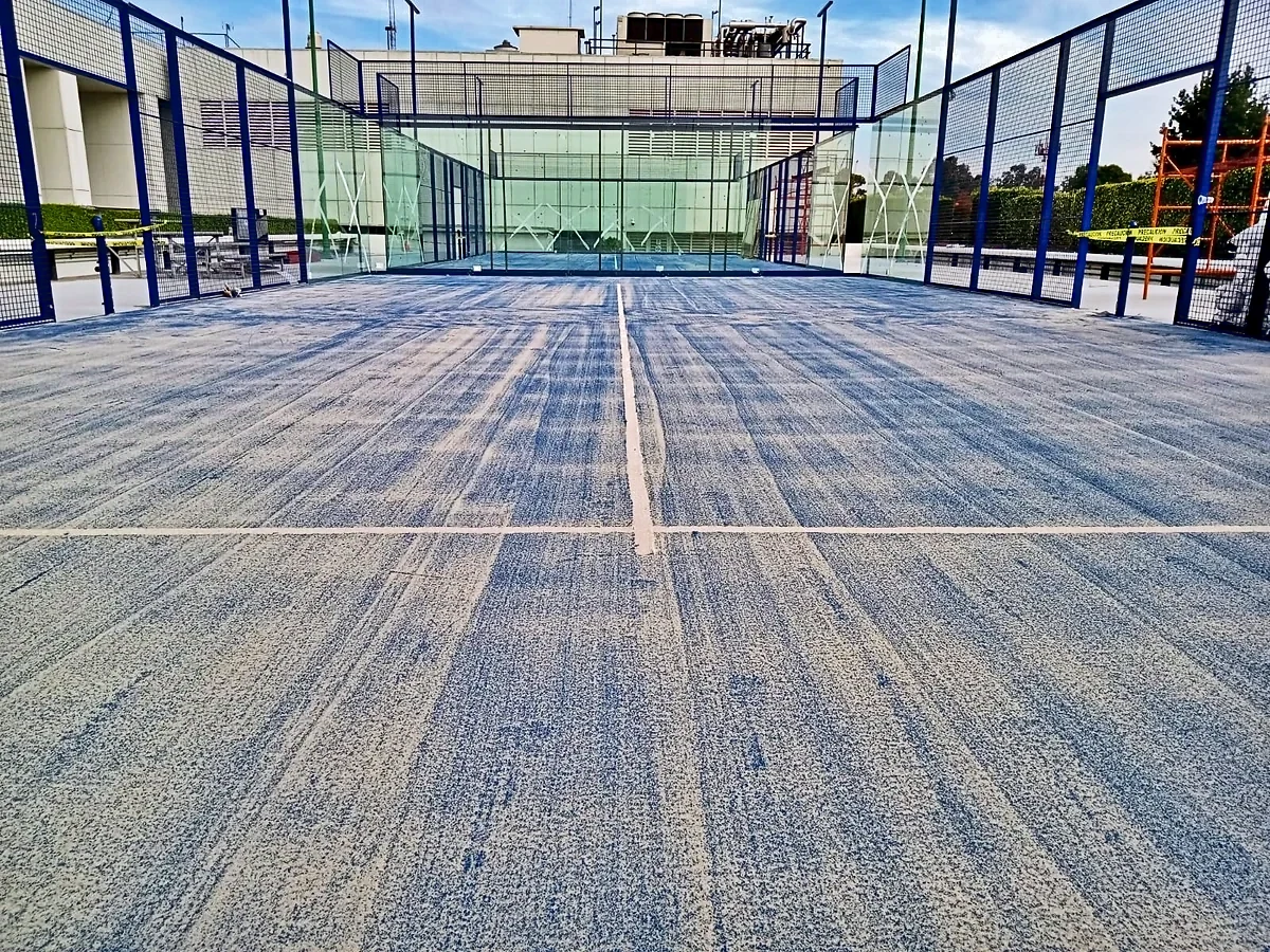 Cancha de pádel con pasto sintético en Coyoacán, Ciudad de México