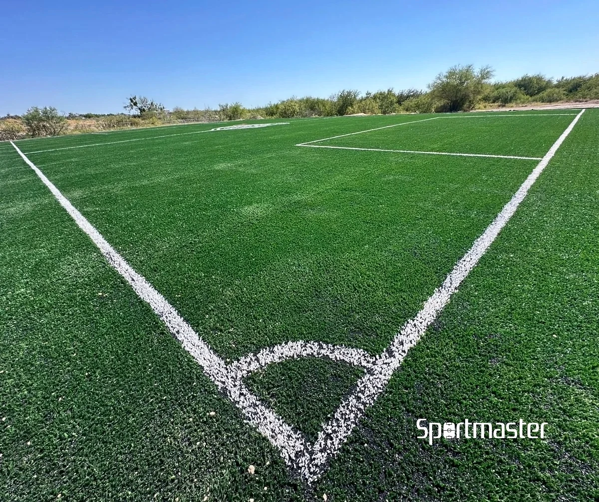 Cancha de fútbol 7 con pasto sintético en Deportivo Biblioteca VID, Piedras Negras