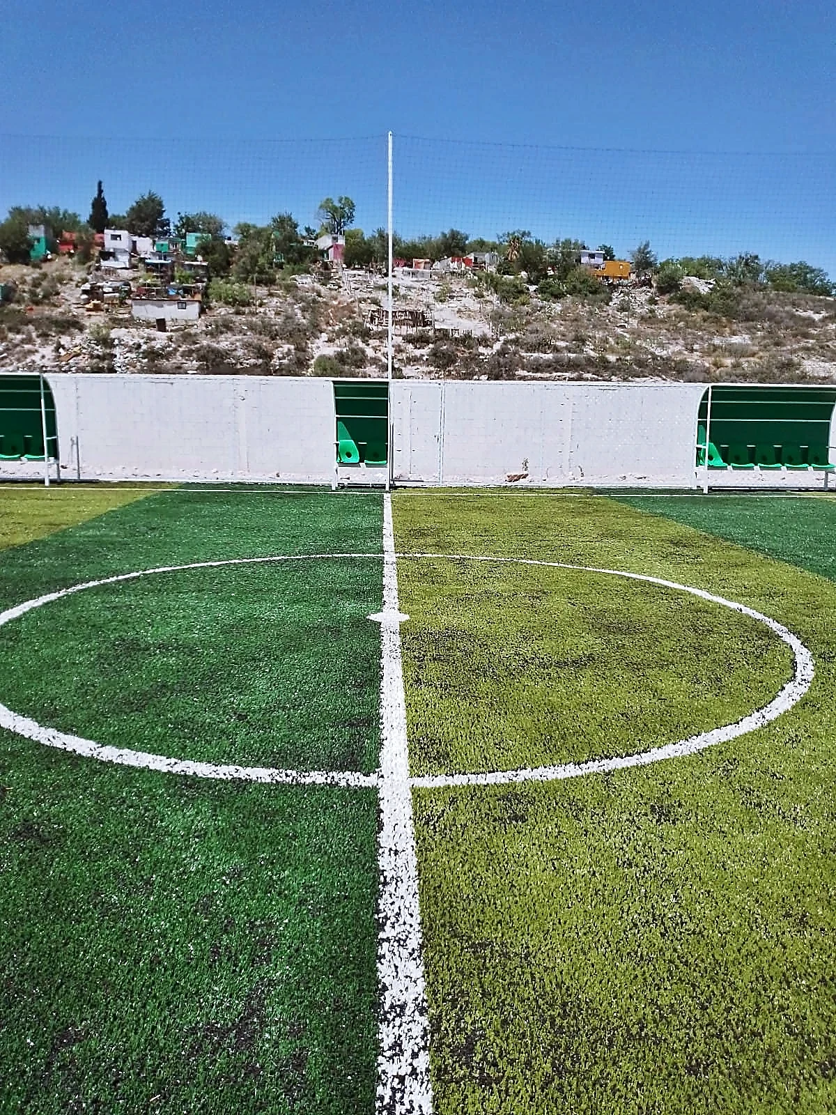 Cancha de fútbol 7 con pasto sintético en Fraccionamiento Santa Elena Residencial, Arteaga