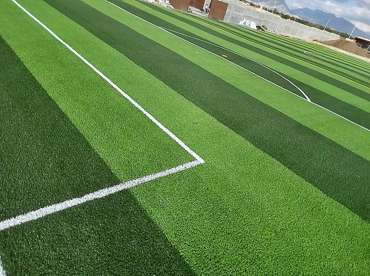 Cancha de fútbol soccer con pasto sintético en Saltillo, Coahuila