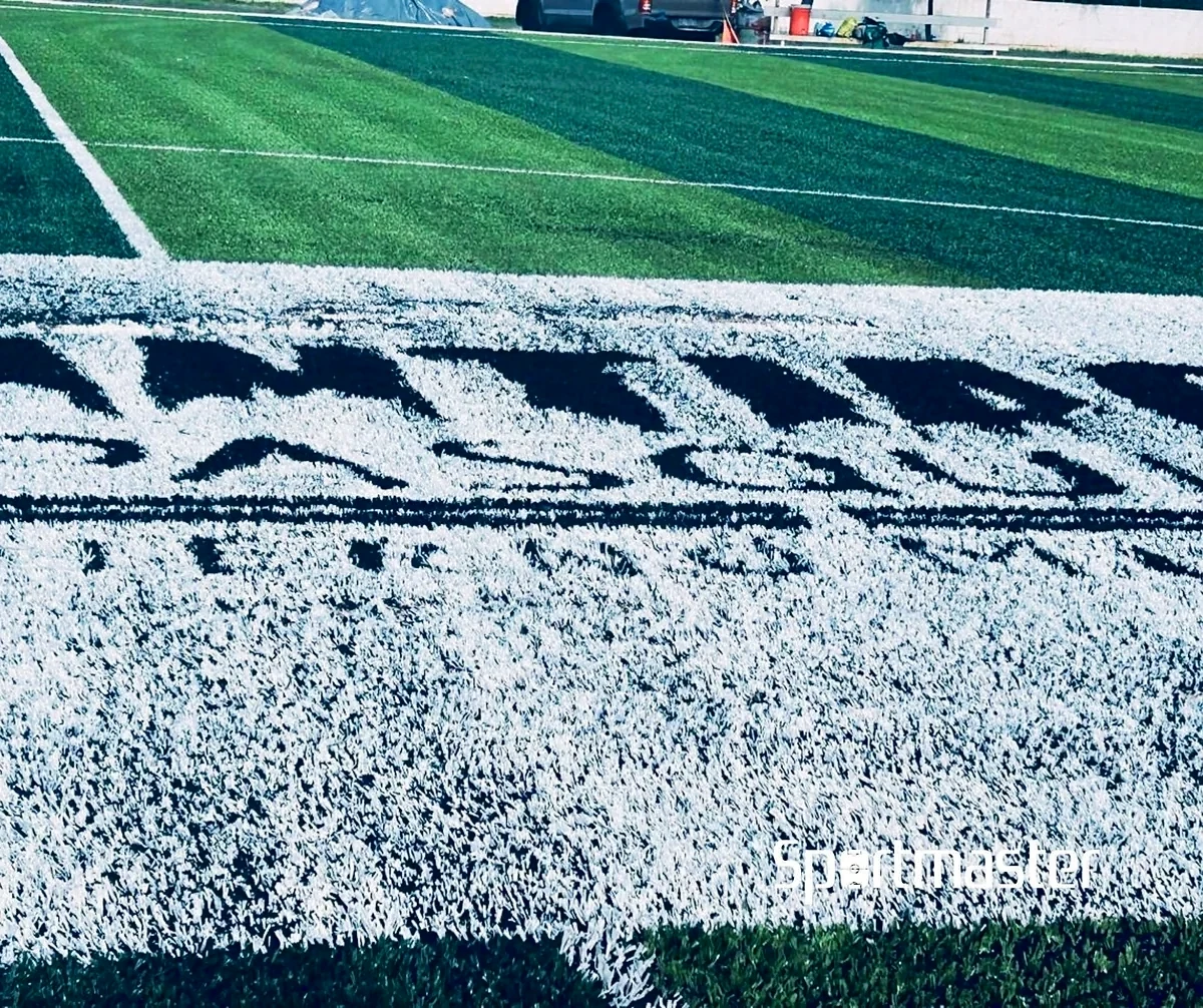Cancha de fútbol soccer con pasto sintético en Deportivo Volcán, Santiago Papasquiaro