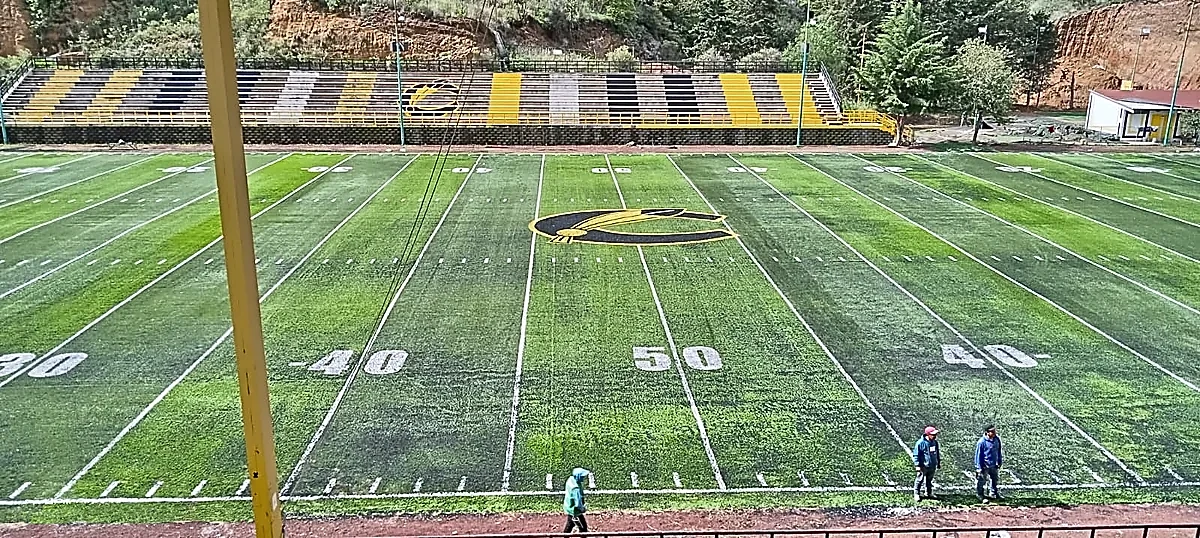 Campo de fútbol americano con pasto sintético de los Comanches, Atizapán de Zaragoza