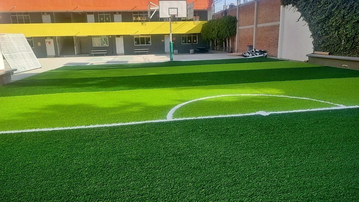 Cancha de fútbol 5 con pasto sintético en Coacalco, Estado de México: otra vista de la cancha