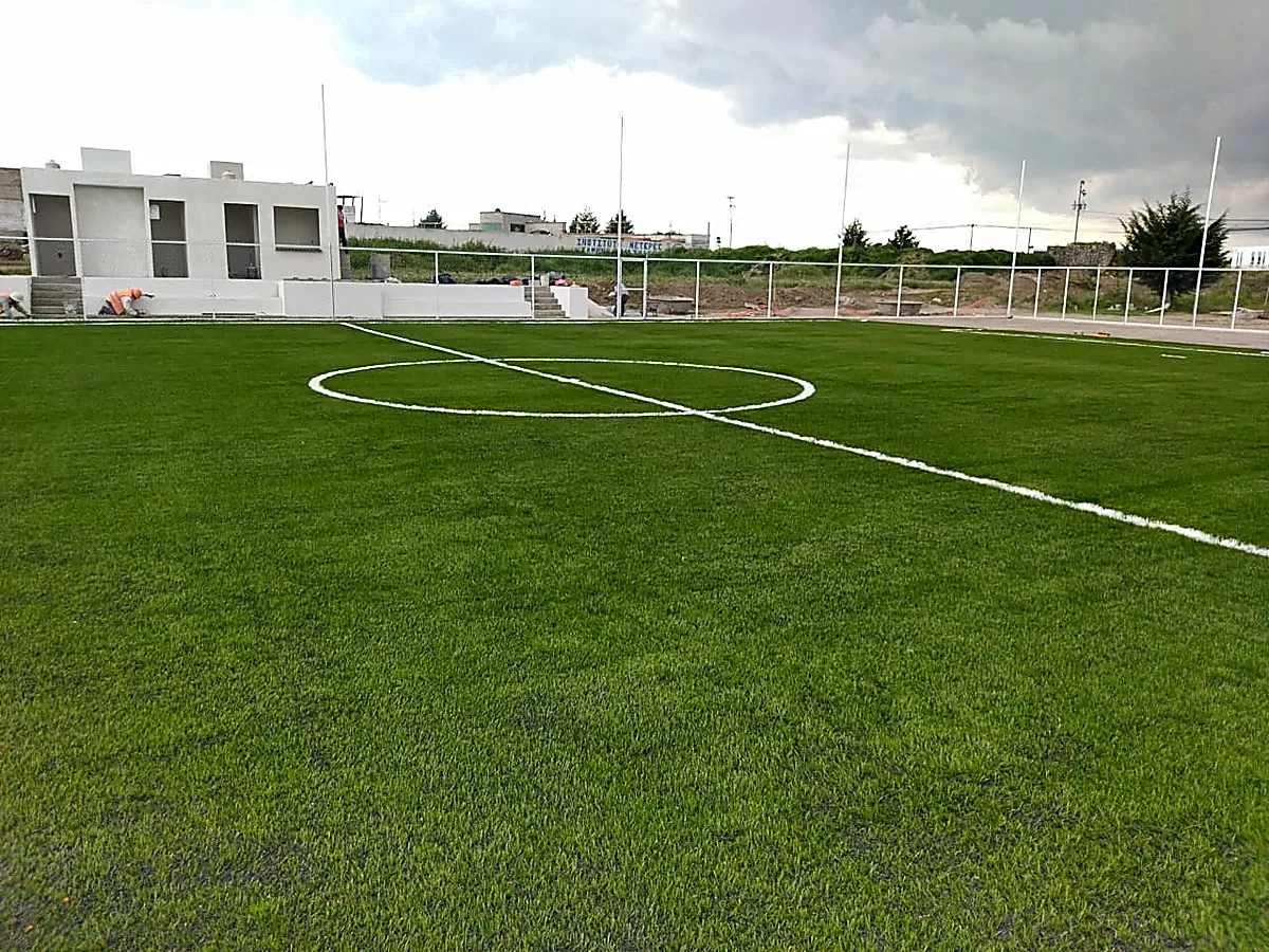 Cancha de fútbol 7 con pasto sintético en Calimaya, Estado de México: otra vista de la cancha de fútbol 7