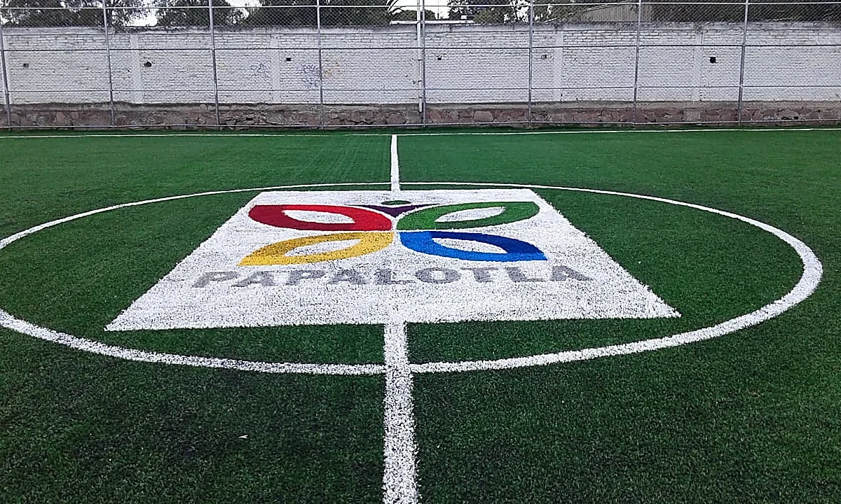 Cancha de fútbol 7 con pasto sintético en Deportivo Municipal Papalotla, Estado de México: otra vista de la cancha de fútbol 7