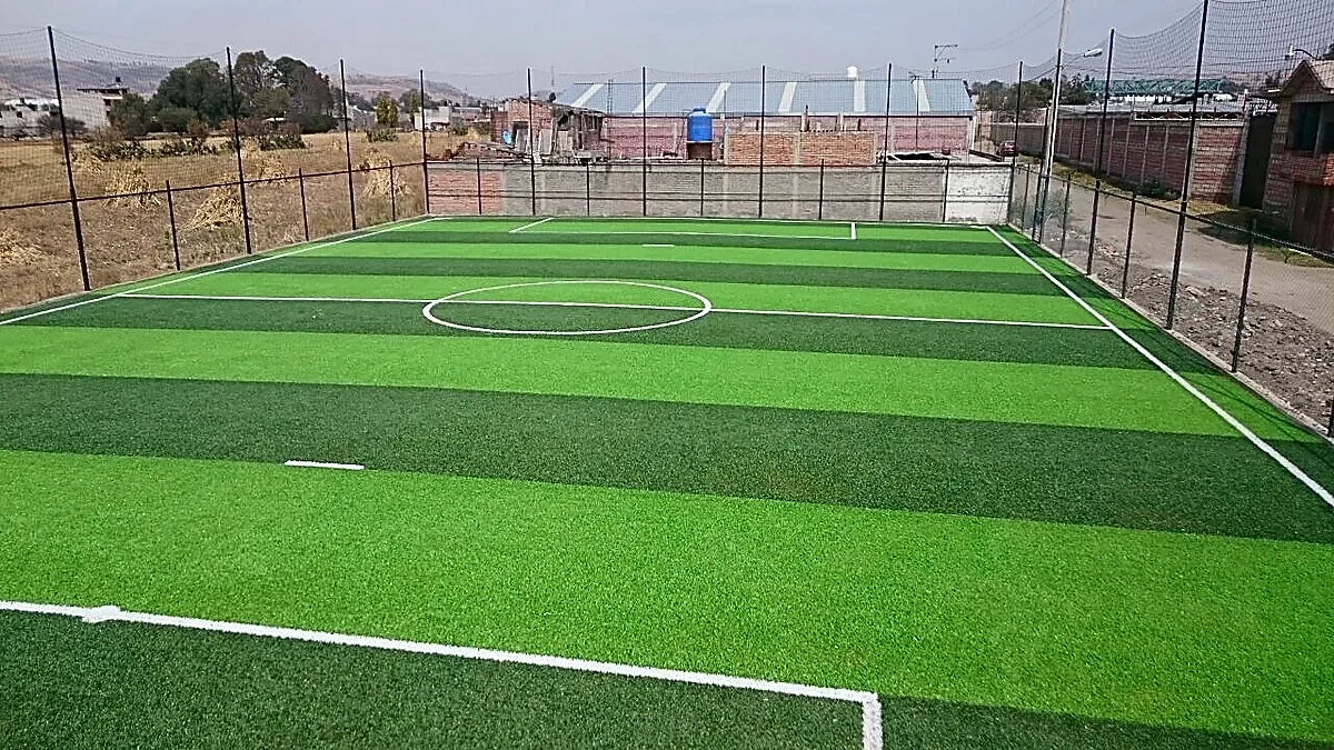 Cancha de fútbol 7 con pasto sintético en Ixtapaluca, Estado de México: líneas de juego insertadas en el mismo pasto