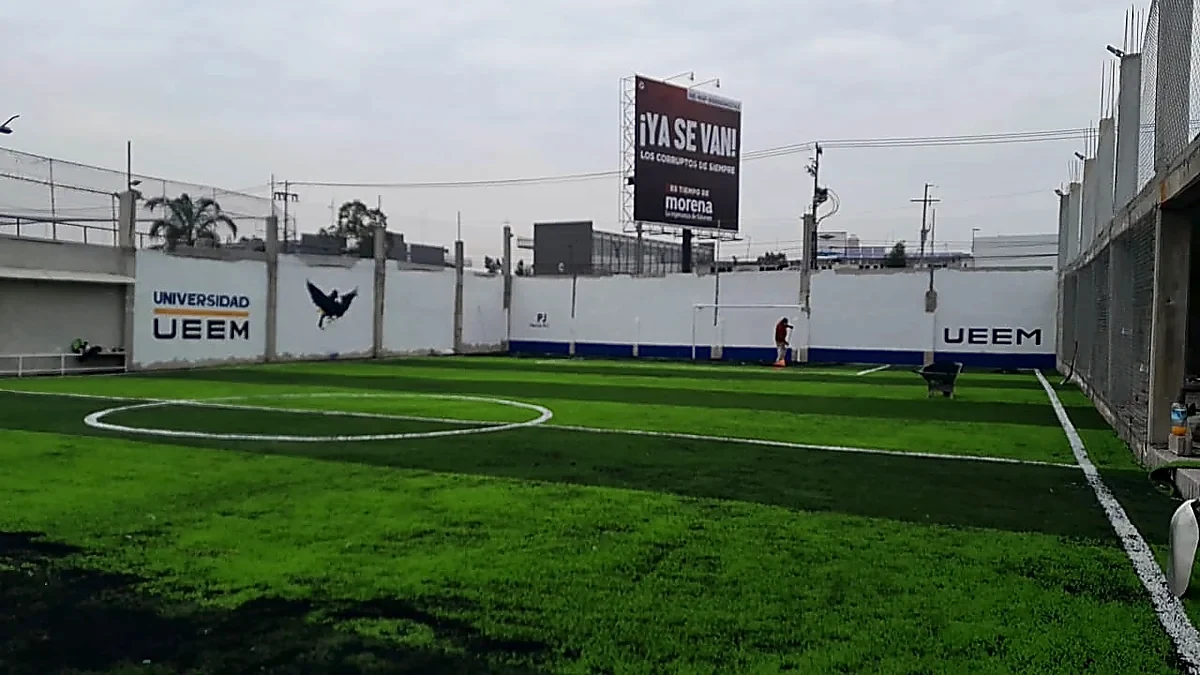 Cancha de fútbol 7 con pasto sintético en Nezahualcóyotl, Estado de México: otra vista de la cancha de fútbol 7