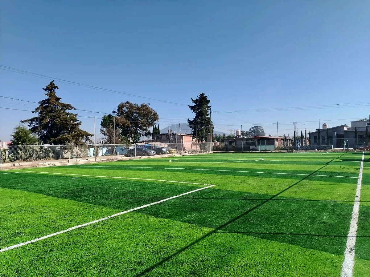 Cancha de fútbol rápido con pasto sintético en Ixtlahuaca, Estado de México