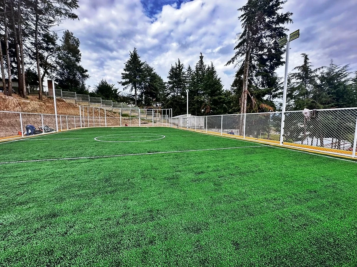 Cancha de fútbol rápido con pasto sintético en Villa de Allende, Estado de México