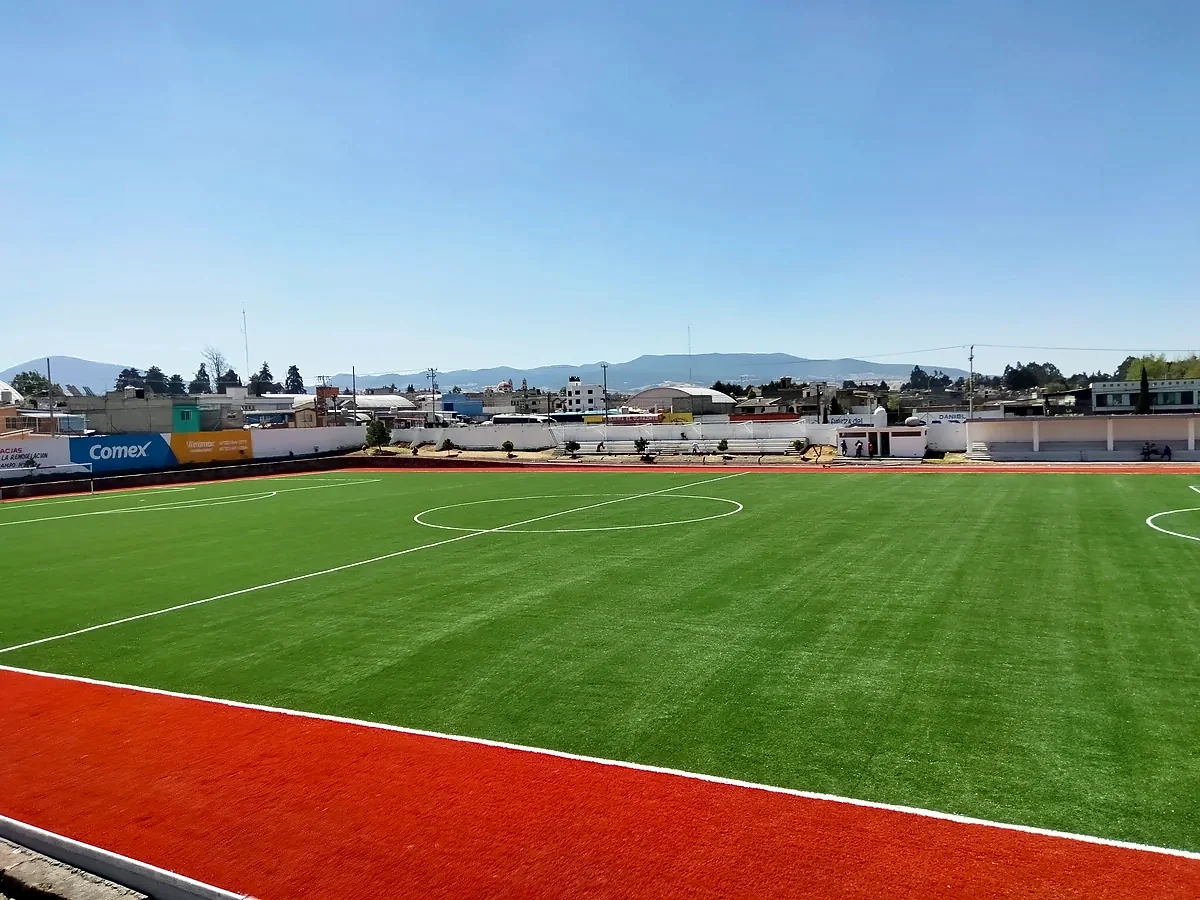 Cancha de fútbol soccer con pasto sintético en Campo de Futbol Zinacantepec