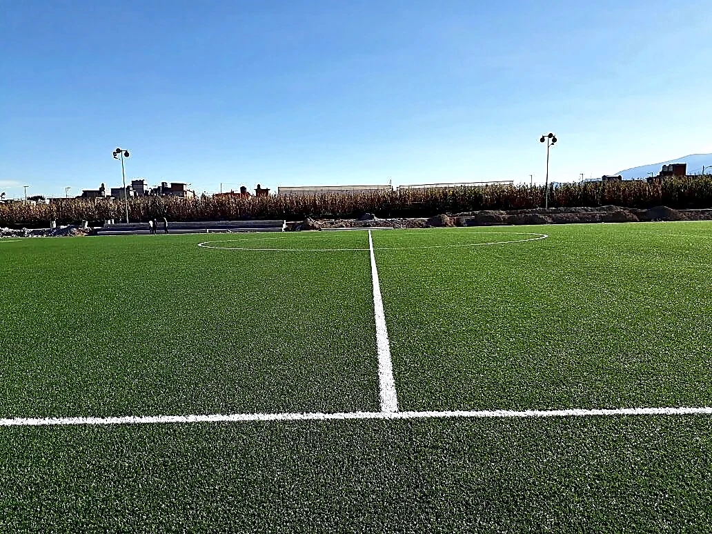 Cancha de fútbol soccer con pasto sintético en Toluca, Estado de México