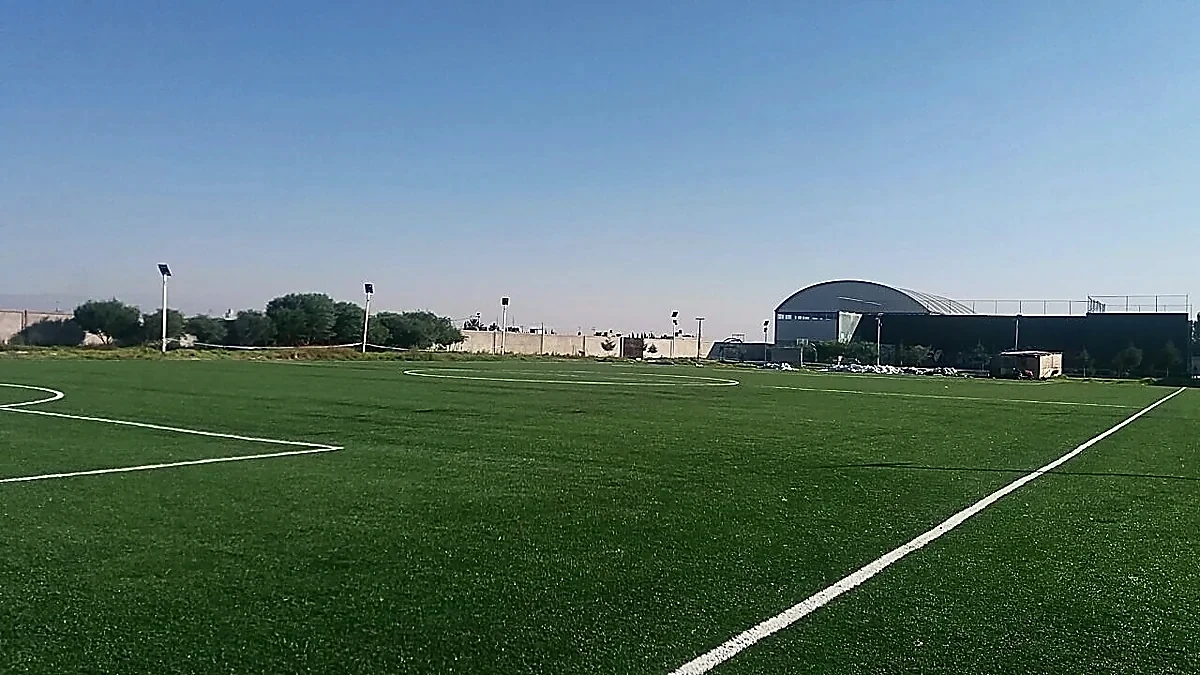 Cancha de fútbol soccer con pasto sintético en Tonanitla, Estado de México: otra vista de la cancha