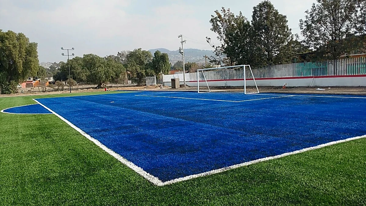 Cancha de fútbol soccer con pasto sintético en Unidad Deportiva Atlicpac, Los Reyes La Paz