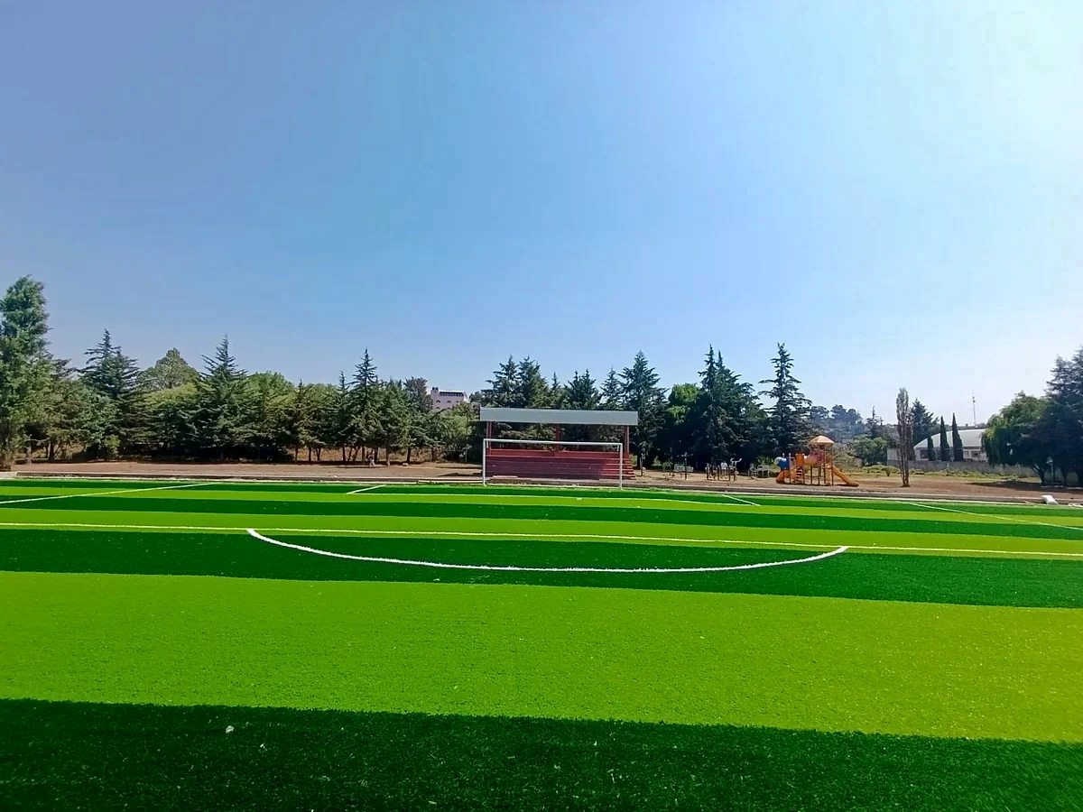 Cancha de fútbol soccer con pasto sintético en Unidad Deportiva Las Fuentes, Atlacomulco