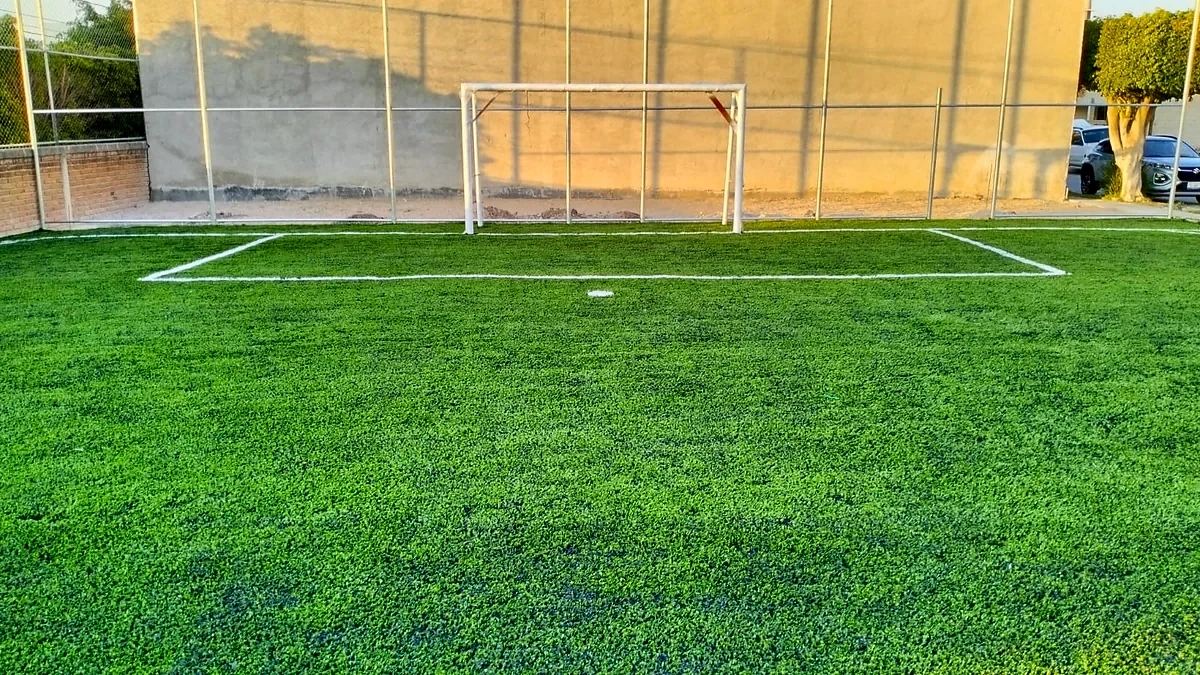 Cancha de fútbol 5 con pasto sintético en Cancha del Pueblo, León