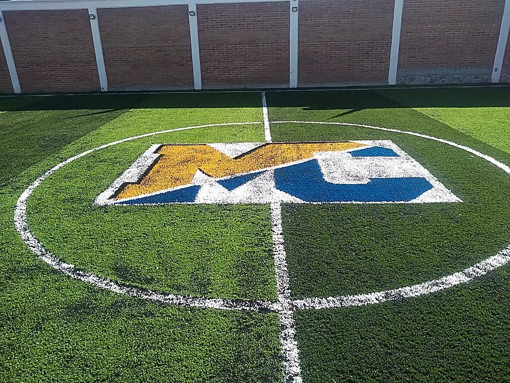 Detalle del pasto sintético de la cancha de fútbol 5 en Actopan, Hidalgo