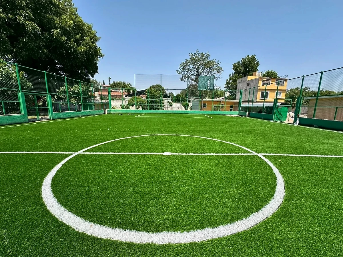 Cancha de fútbol 7 con pasto sintético en Cancha los Pavorreales, Tecozautla, Hidalgo: otra vista de la cancha de fútbol 7