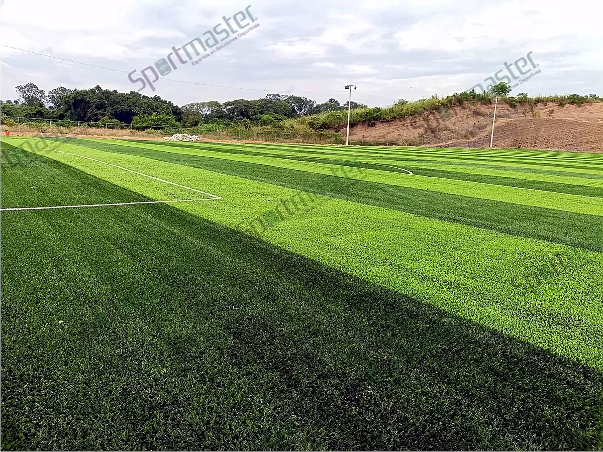 Pasto sintético en Tamuín y la Huasteca potosina: Cancha de soccer con pasto sintético en Axtla de Terrazas, San Luis Potosí