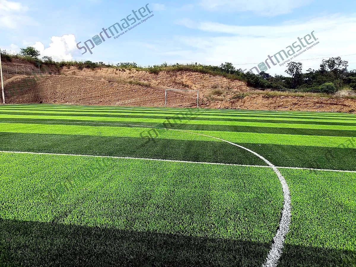 Pasto sintético en Tamazunchale y la Huasteca potosina: Cancha de soccer con pasto sintético en Axtla de Terrazas, San Luis Potosí