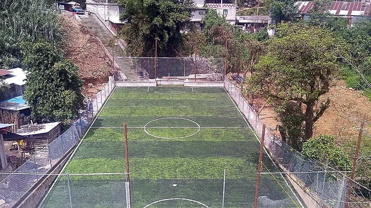 Cancha de fútbol 5 con pasto sintético en Tequila, Jalisco