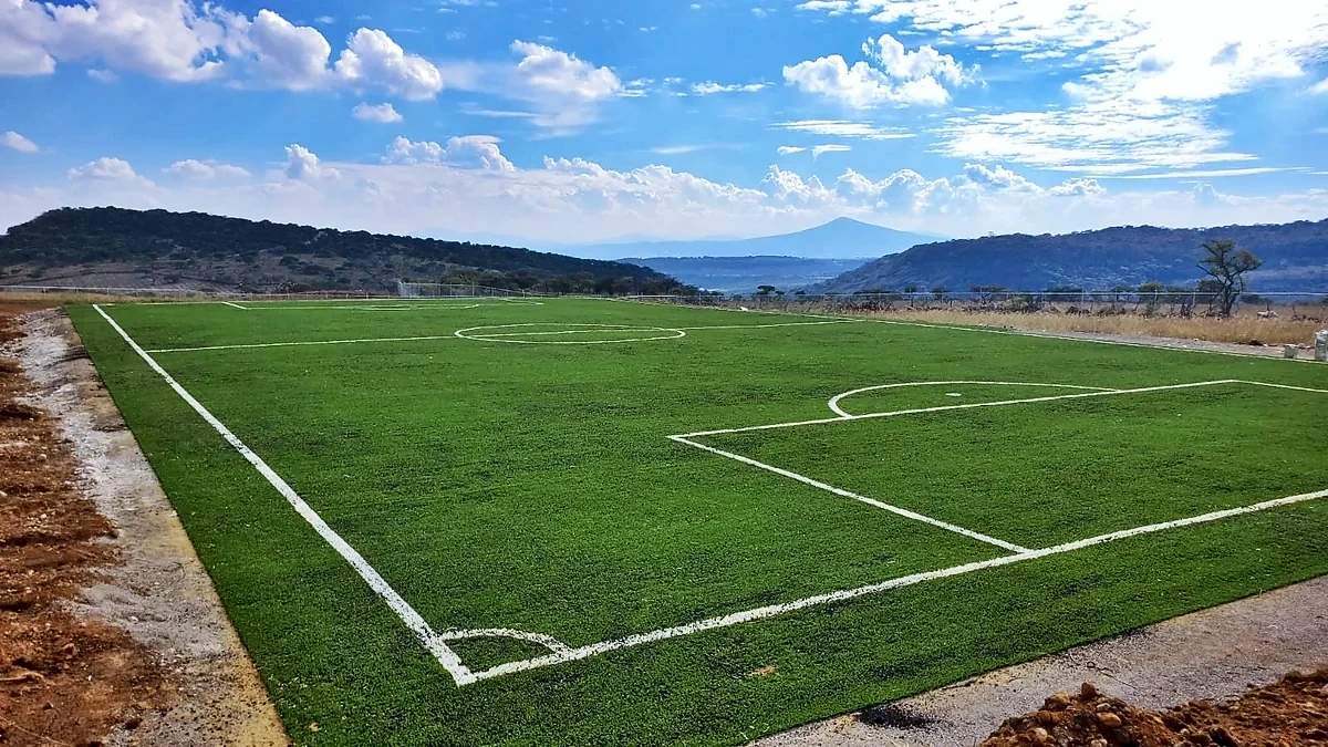 Cancha de fútbol 7 con pasto sintético en Deportivo Arellano, San José de la Paz