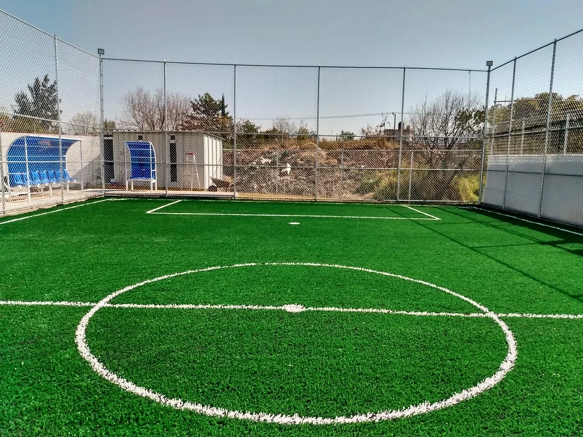 Cancha de fútbol 5 con pasto sintético en Morelia, Michoacán
