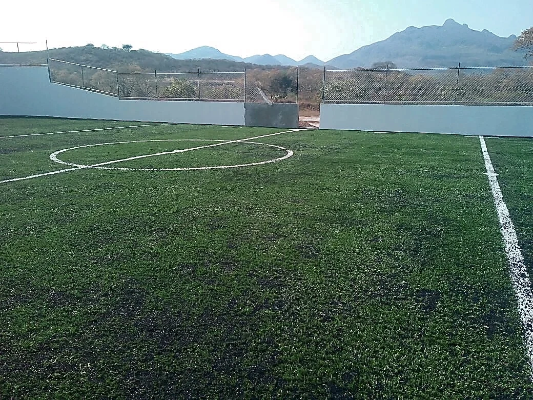 Cancha de fútbol 5 con pasto sintético en Unidad Deportiva Melchor Ocampo, Tuzantla