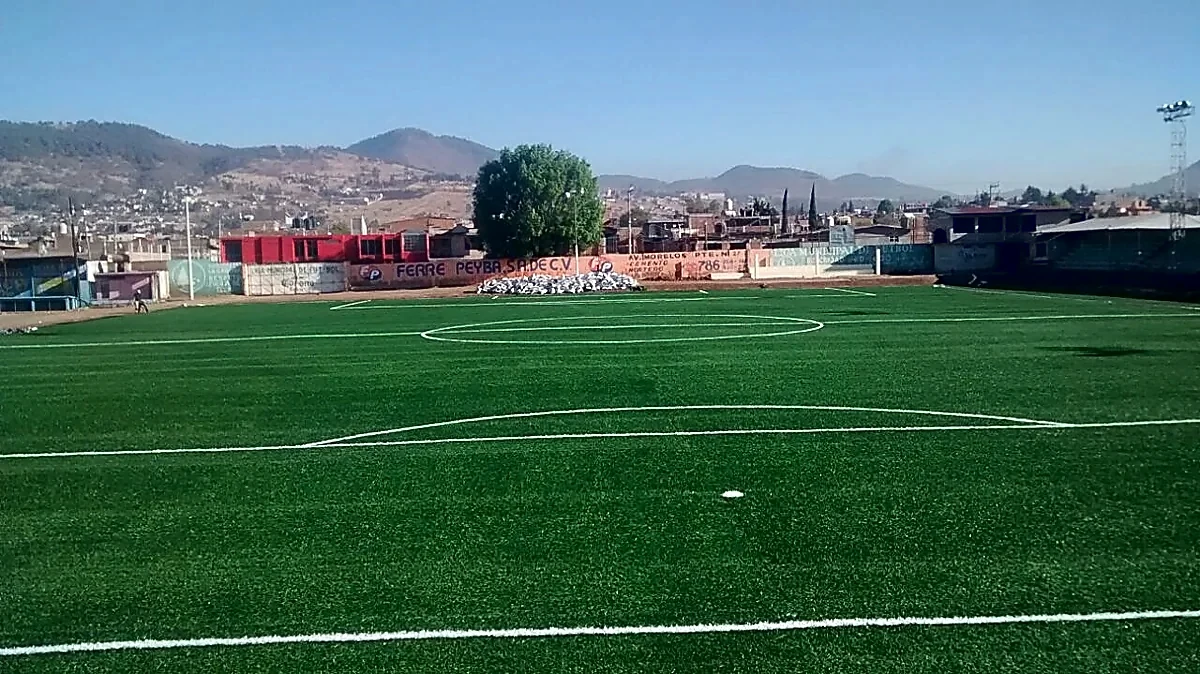 Cancha de fútbol soccer con pasto sintético en Campo Deportivo Maximo Martinez, Ciudad Hidalgo