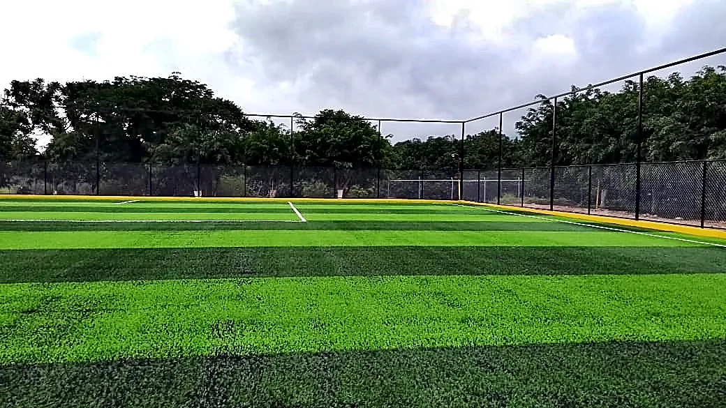 Cancha de fútbol soccer con pasto sintético en Unidad Deportiva Arteaga, cancha 2