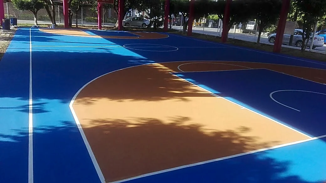 Cancha de básquetbol con pasto sintético en Cuautla, Morelos