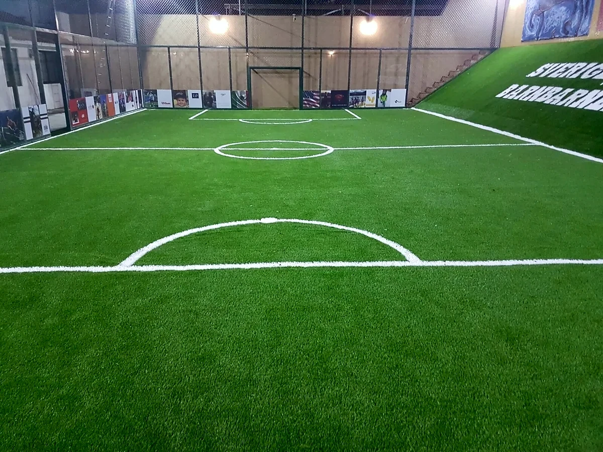 Cancha de fútbol 5 con pasto sintético en Barnbarnes Stadion, Cuernavaca
