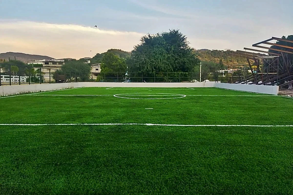 Cancha de fútbol 7 con pasto sintético en Comercializadora KD, Valle Vázquez